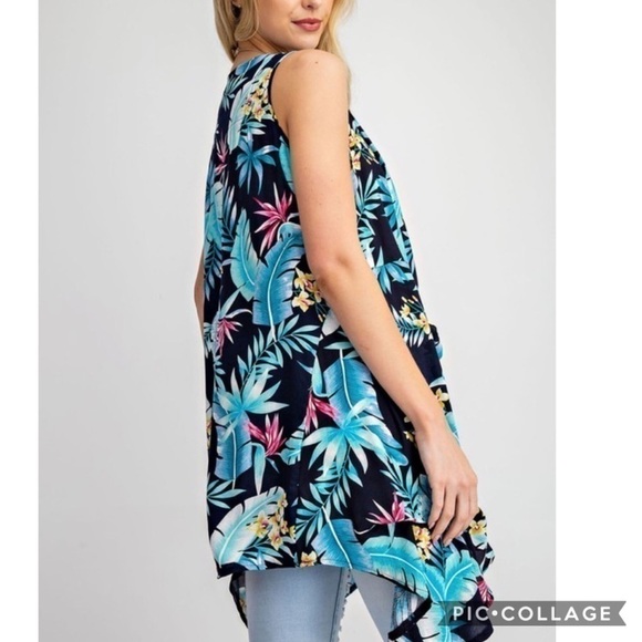 Floral Oversized Top w/Shark Bite Sides - Picture 3 of 3